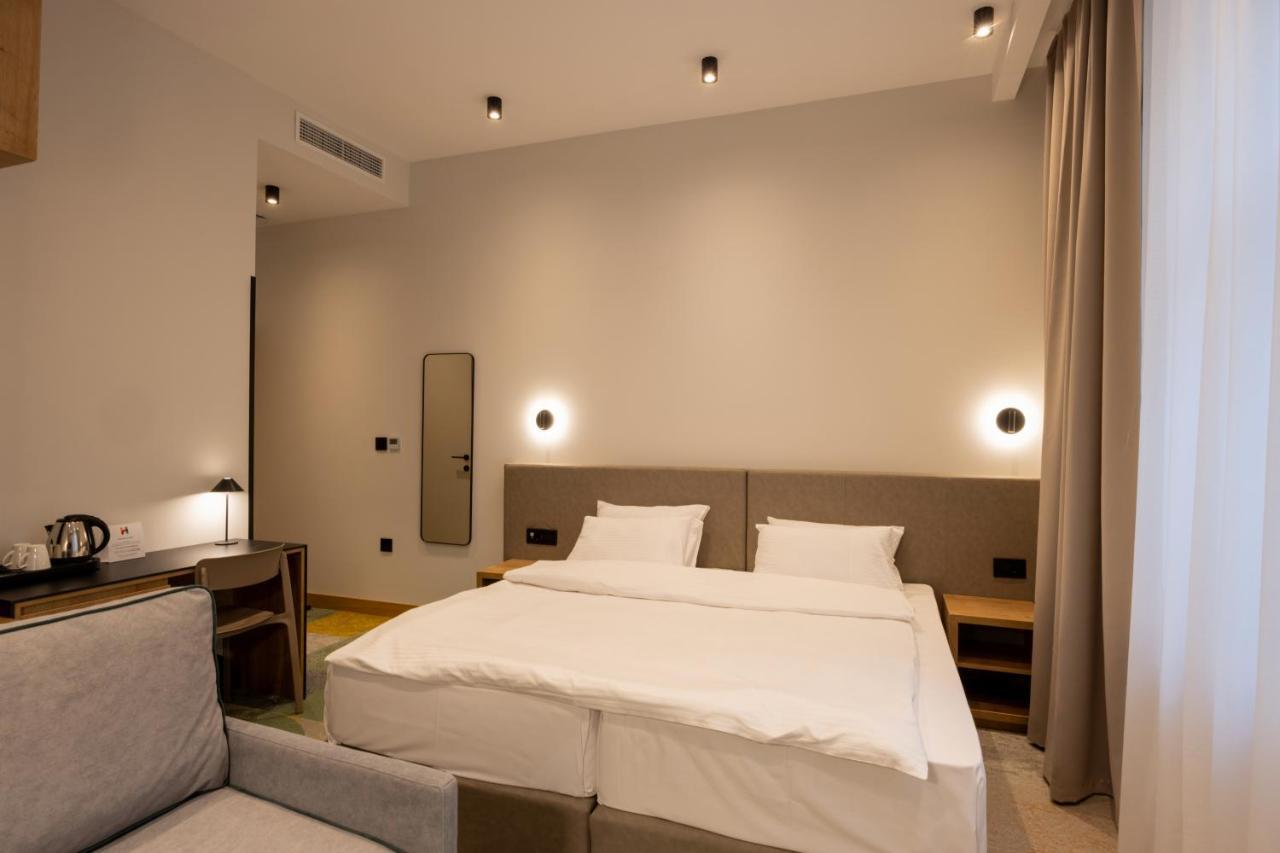 Hop Inn Rooms & Suites Belgrade Exterior photo