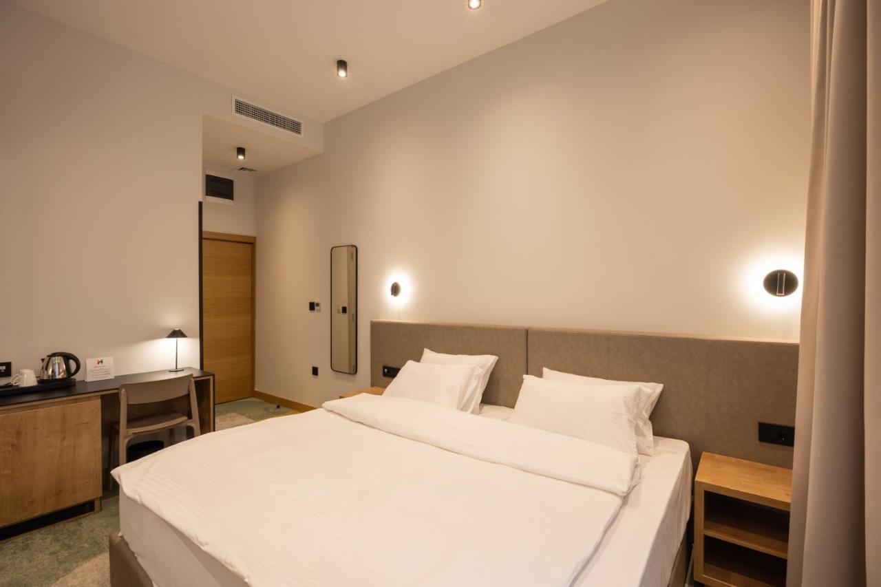 Hop Inn Rooms & Suites Belgrade Exterior photo