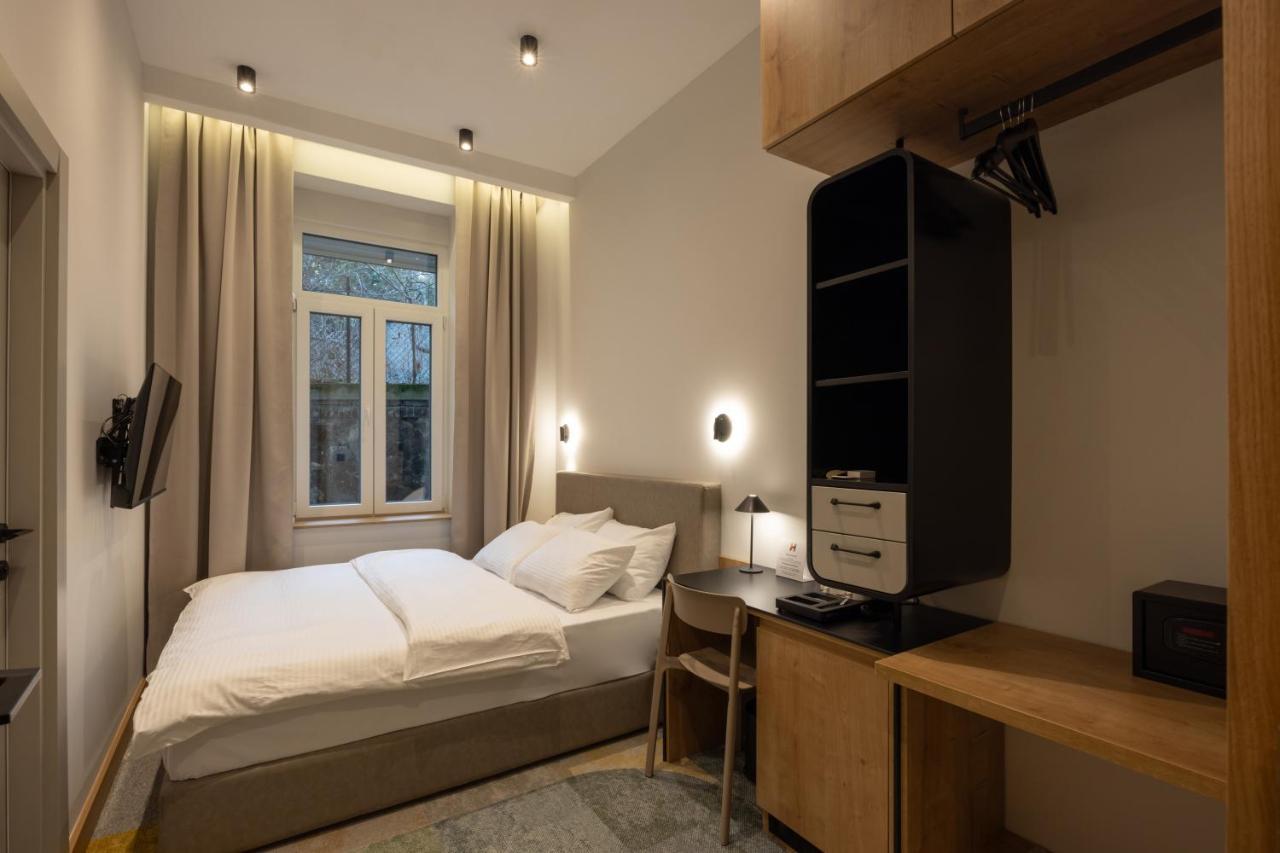 Hop Inn Rooms & Suites Belgrade Exterior photo