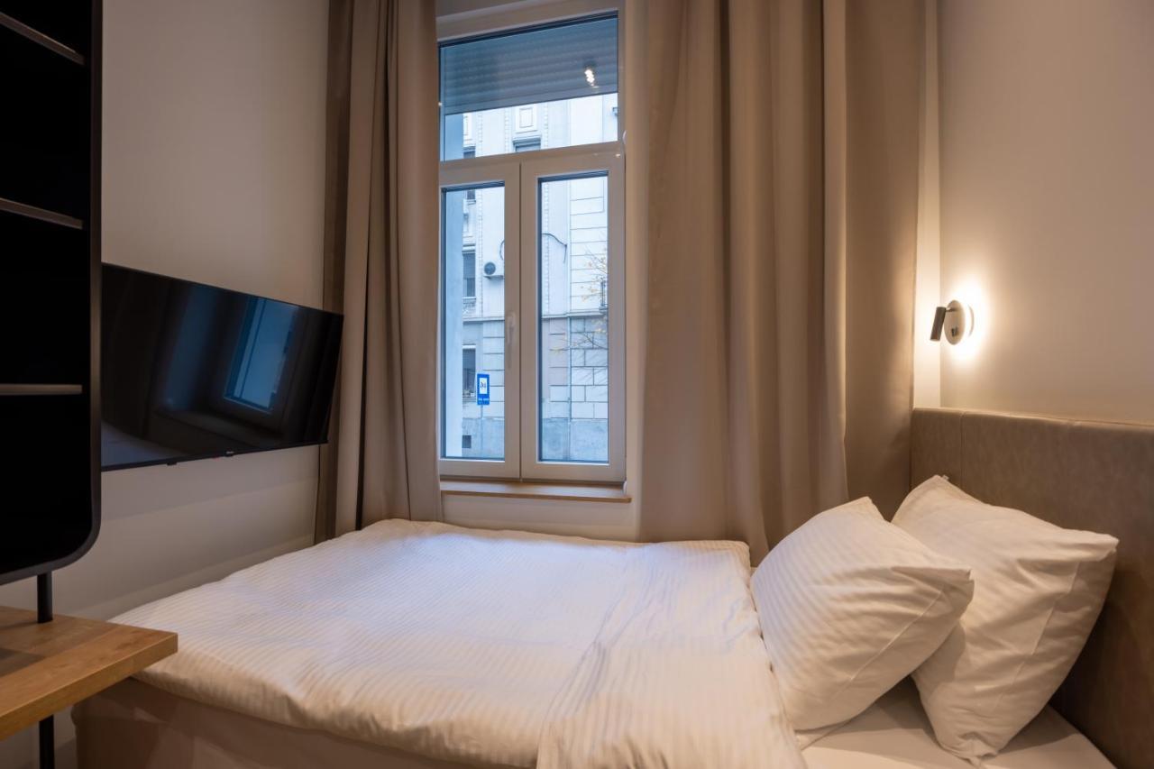 Hop Inn Rooms & Suites Belgrade Exterior photo