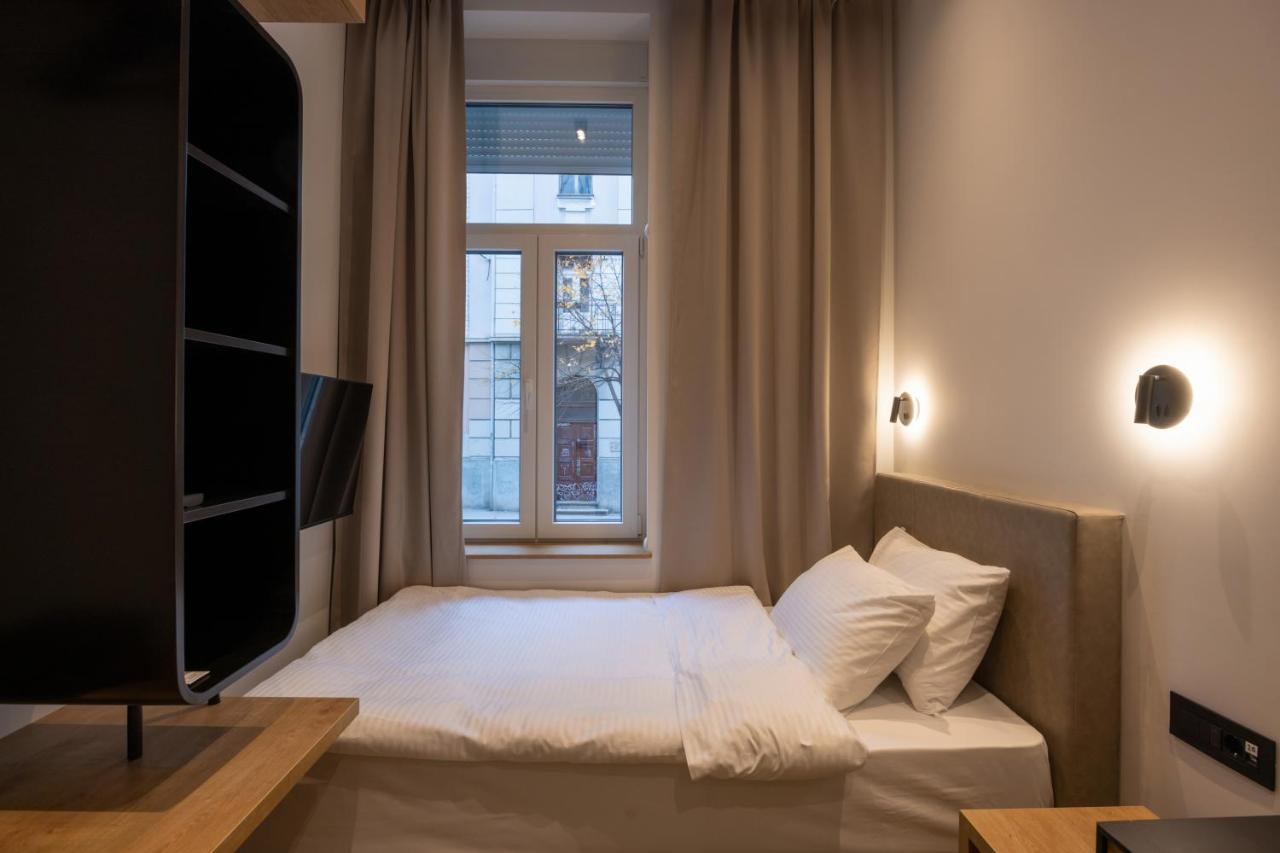 Hop Inn Rooms & Suites Belgrade Exterior photo