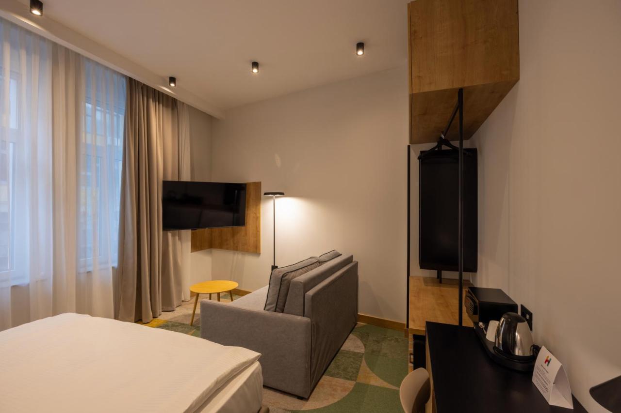 Hop Inn Rooms & Suites Belgrade Exterior photo