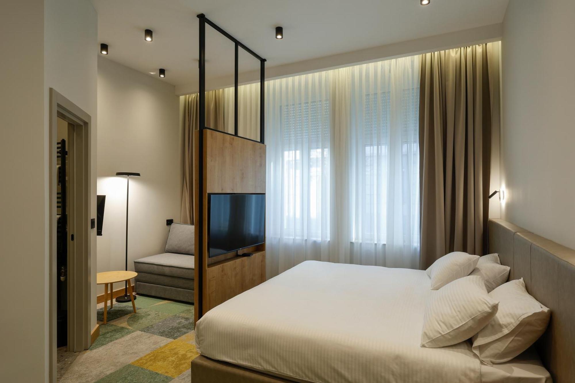 Hop Inn Rooms & Suites Belgrade Exterior photo