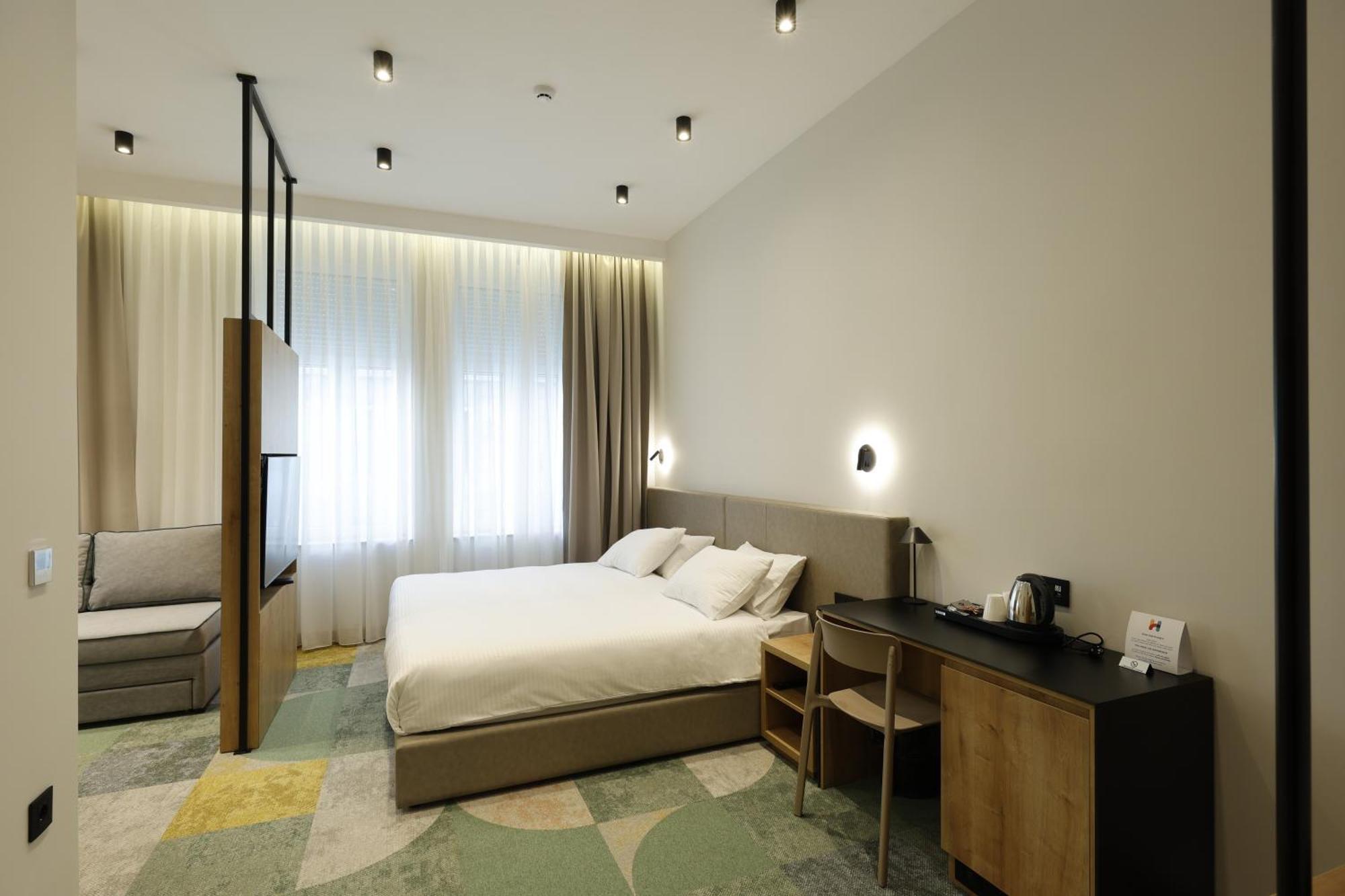 Hop Inn Rooms & Suites Belgrade Exterior photo
